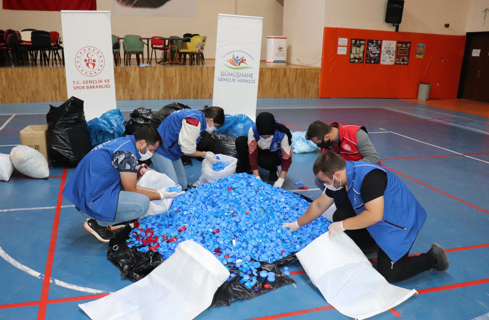 Gençlik Merkezi gönüllülerinden mavi kapak seferberliği 5