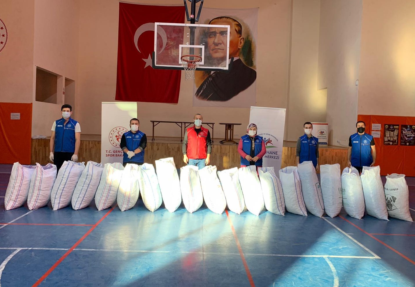 Gençlik Merkezi gönüllülerinden mavi kapak seferberliği 8