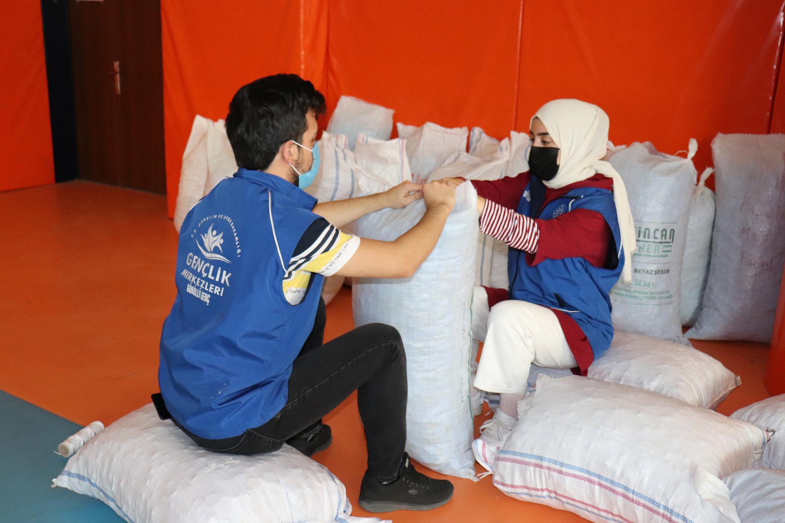 Gençlik Merkezi gönüllülerinden mavi kapak seferberliği 6