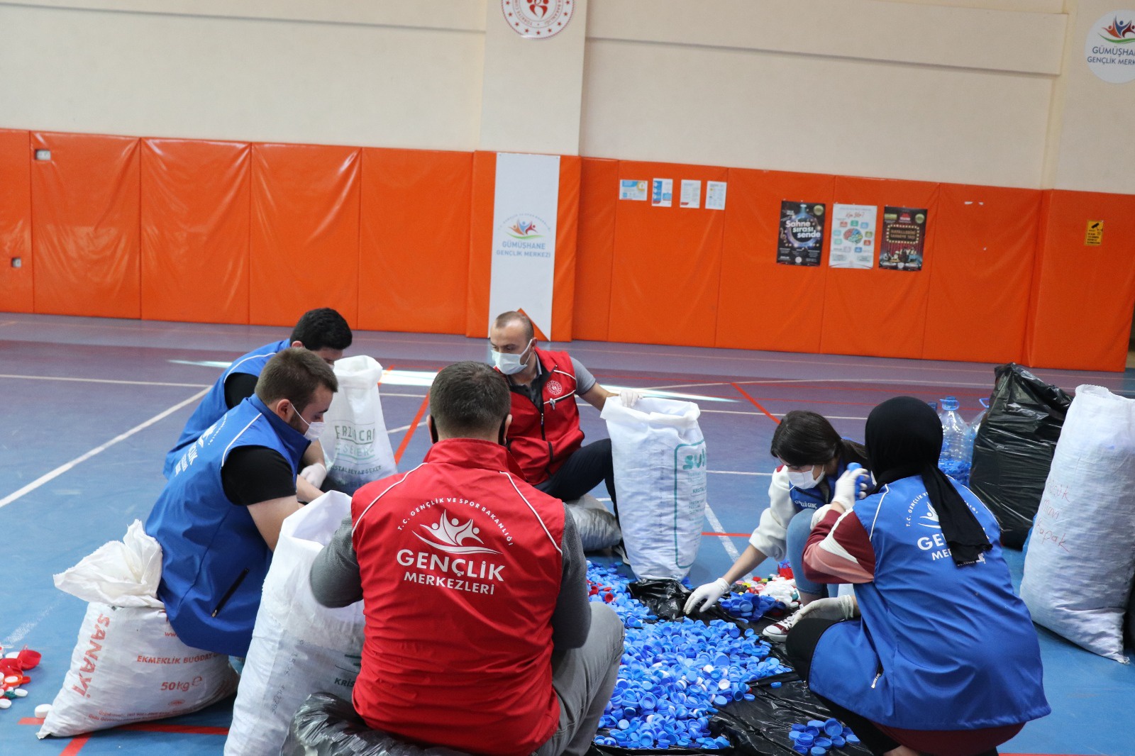 Gençlik Merkezi gönüllülerinden mavi kapak seferberliği 1