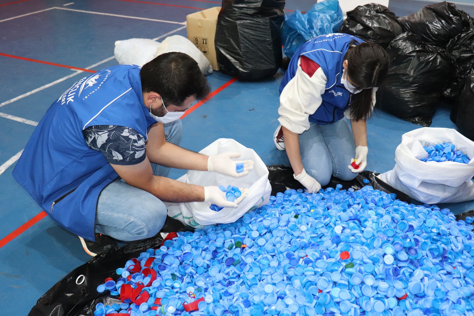 Gençlik Merkezi gönüllülerinden mavi kapak seferberliği 7