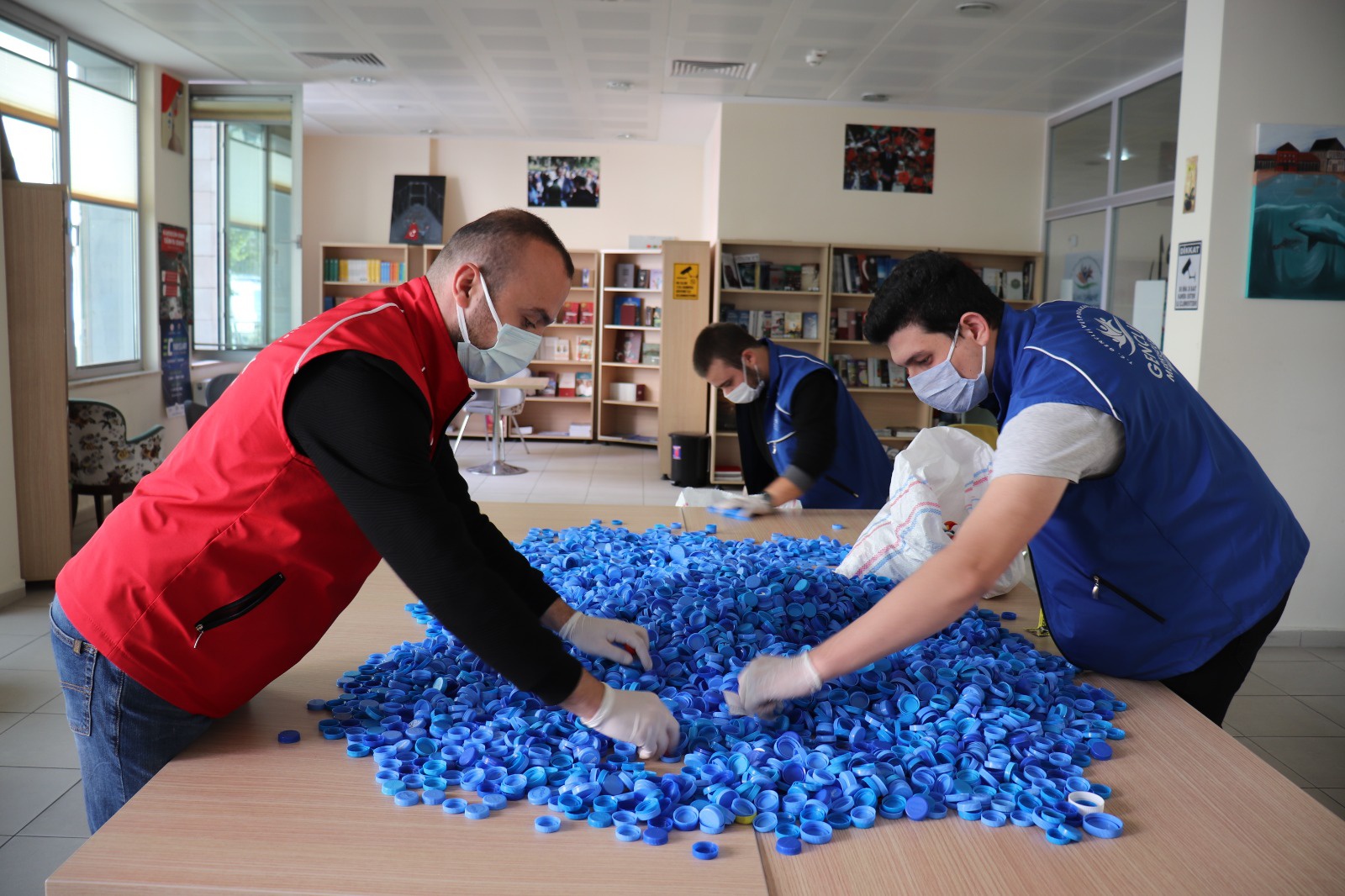 Gençlik Merkezi gönüllülerinden mavi kapak seferberliği 10