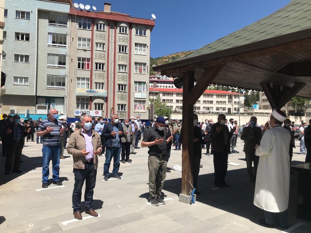 Filistin'deki şehitler için gıyabi cenaze namazı kılındı 2