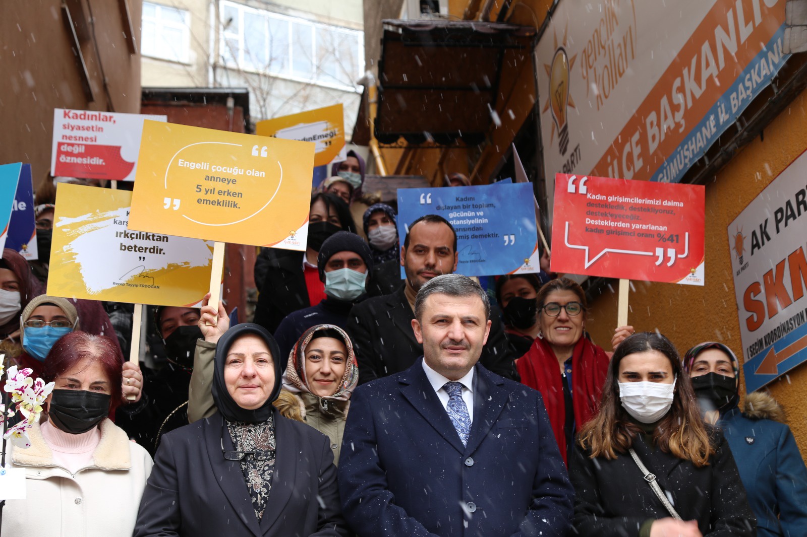 AK Parti’den 8 Mart açıklaması 11