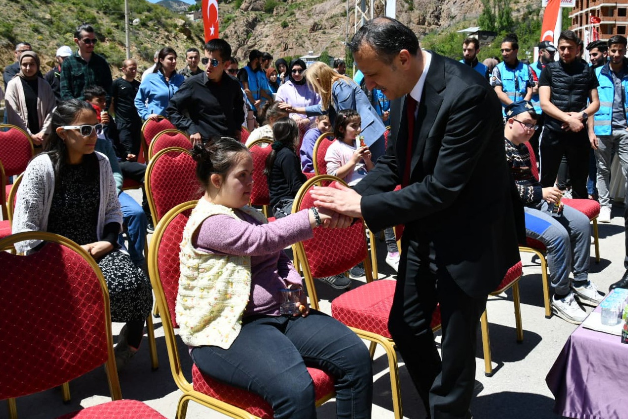 Gümüşhane’de özel öğrencilere özel spor malzemeleri dağıtıldı 2