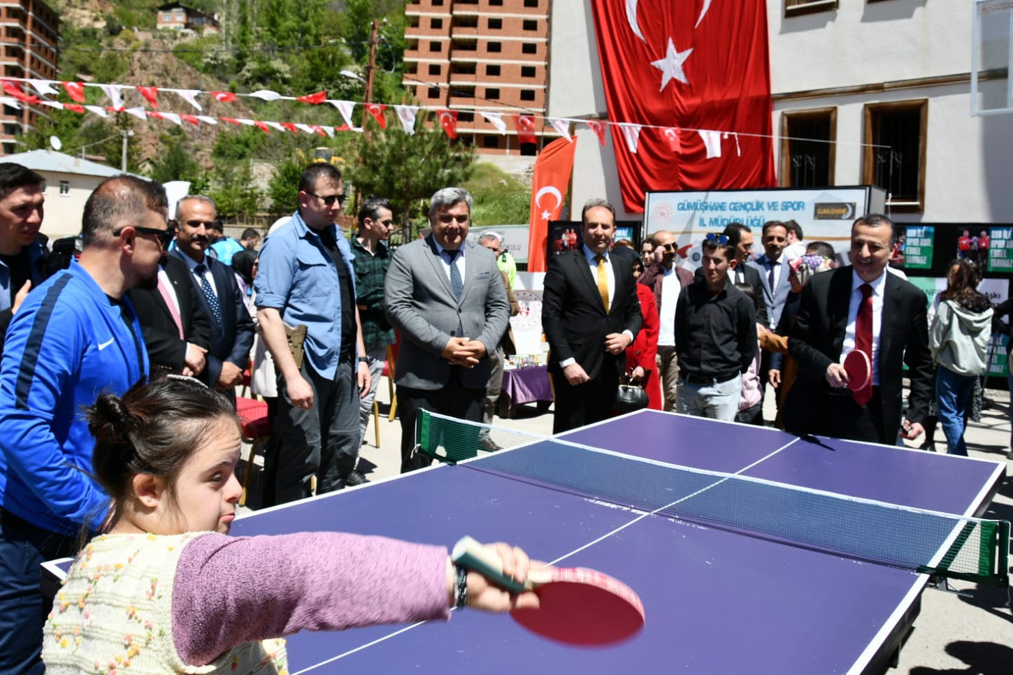 Gümüşhane’de özel öğrencilere özel spor malzemeleri dağıtıldı 3