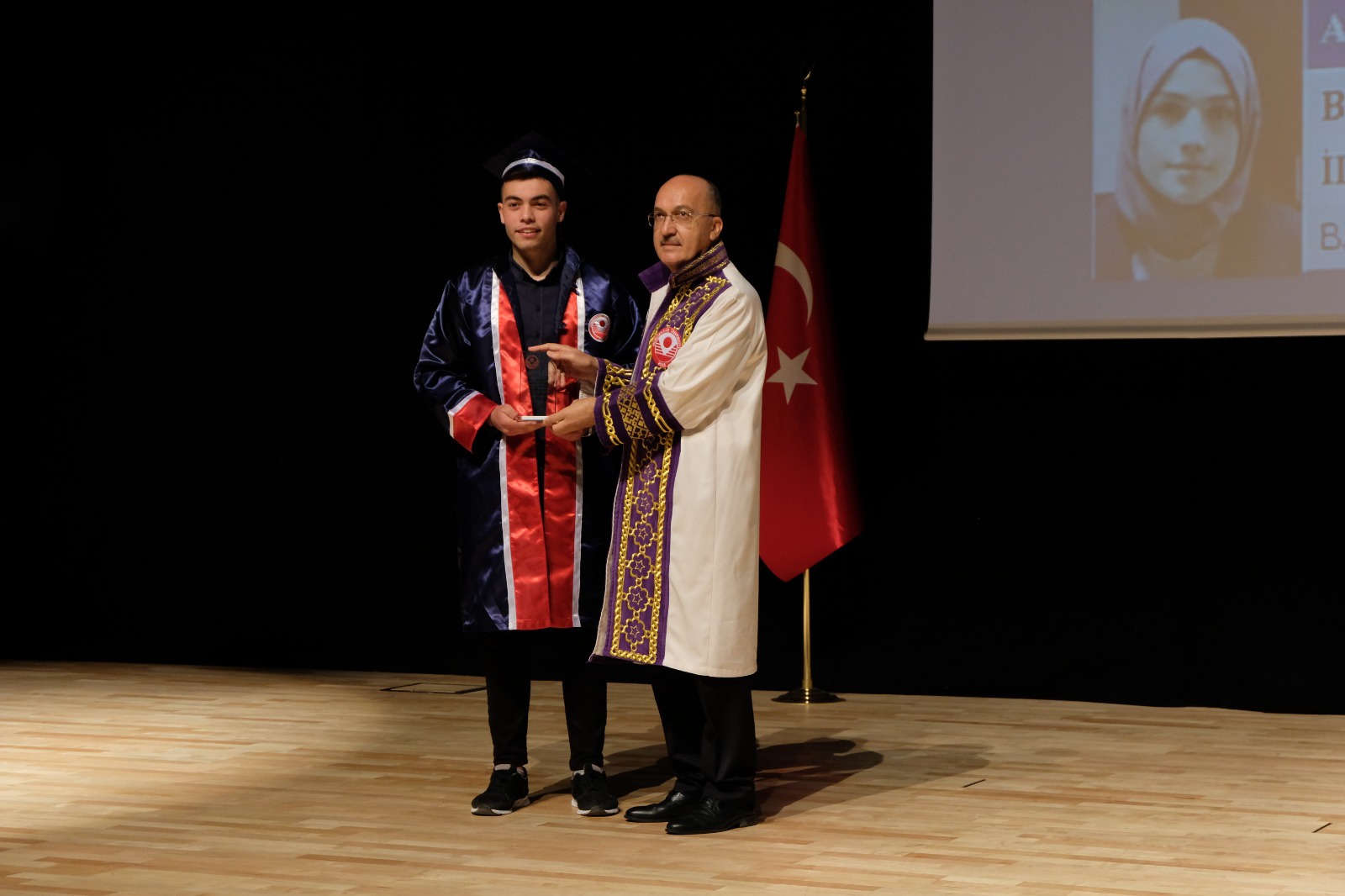 GÜ’de mezuniyet töreni düzenlendi 11