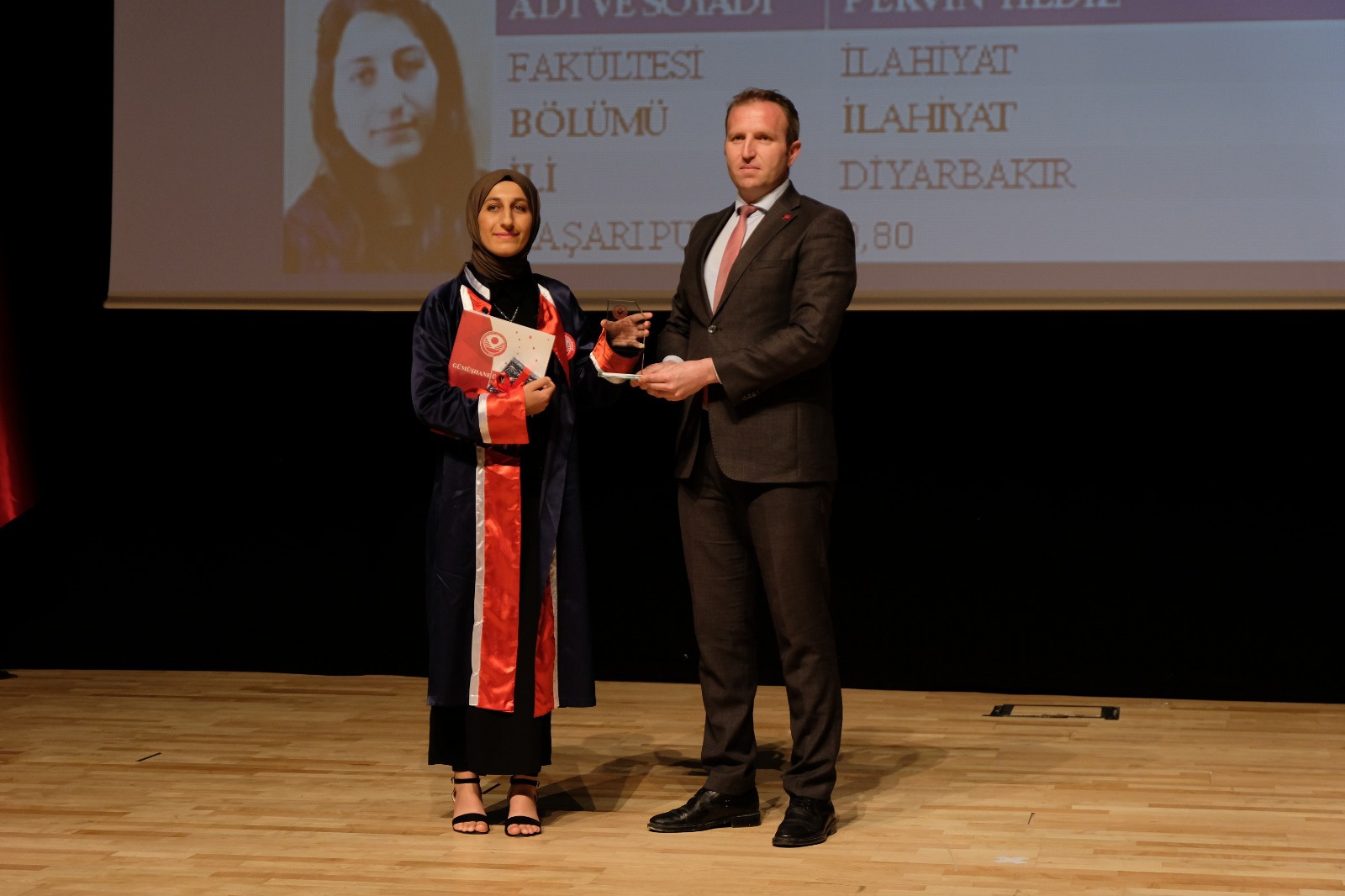 GÜ’de mezuniyet töreni düzenlendi 13