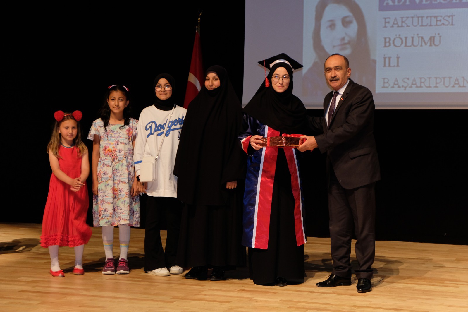 GÜ’de mezuniyet töreni düzenlendi 16