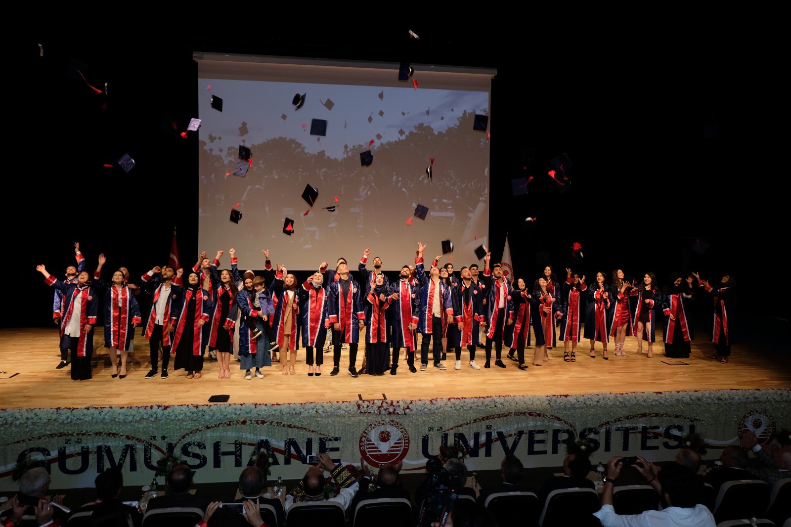 GÜ’de mezuniyet töreni düzenlendi 5