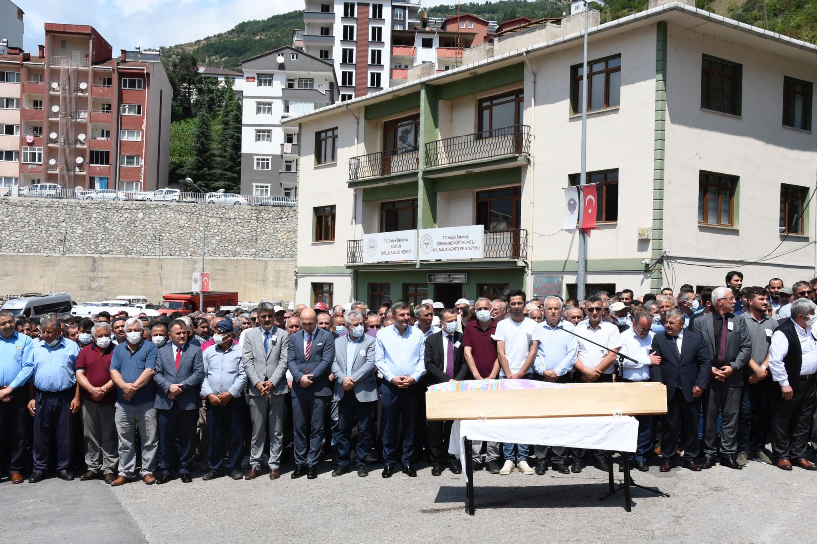 Yiğit son yolcuğuna uğurlandı 9