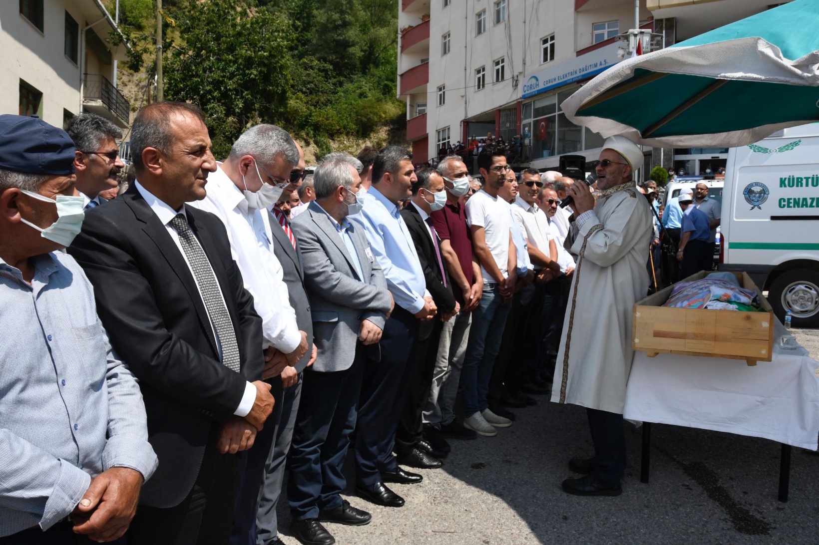 Yiğit son yolcuğuna uğurlandı 6