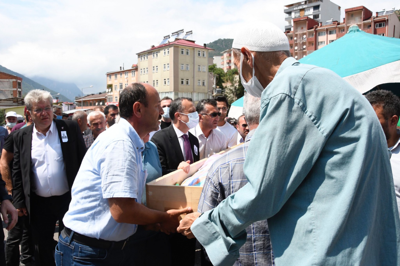 Yiğit son yolcuğuna uğurlandı 7