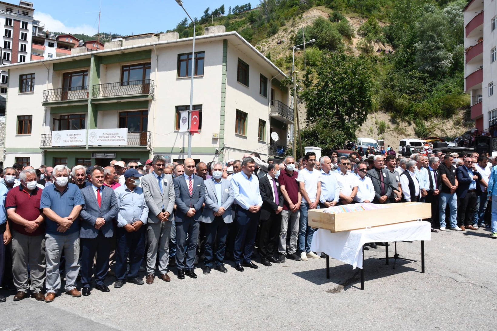 Yiğit son yolcuğuna uğurlandı 8