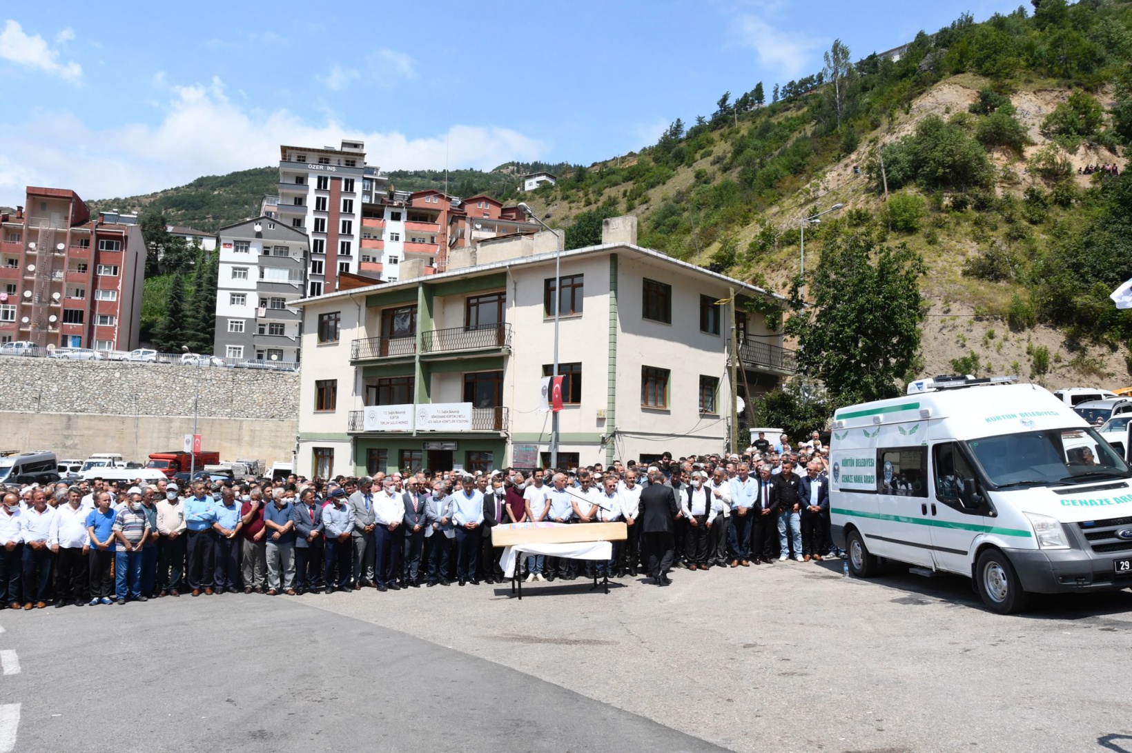 Yiğit son yolcuğuna uğurlandı 3