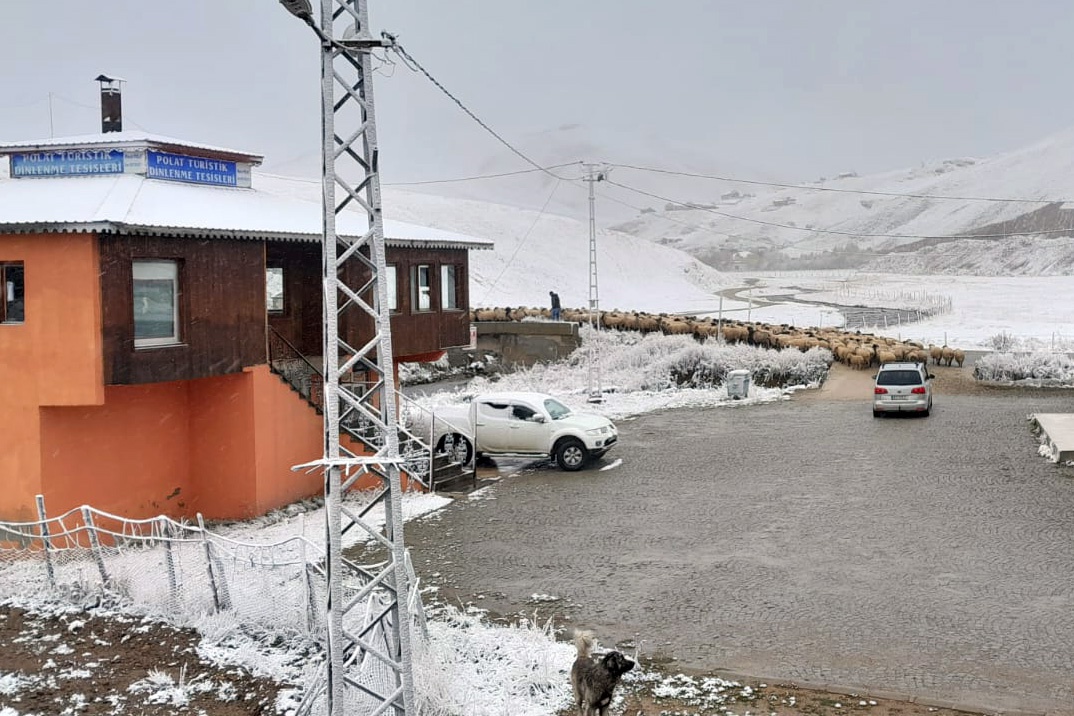 Gümüşhane’nin yükseklerinde kar yağışı 11