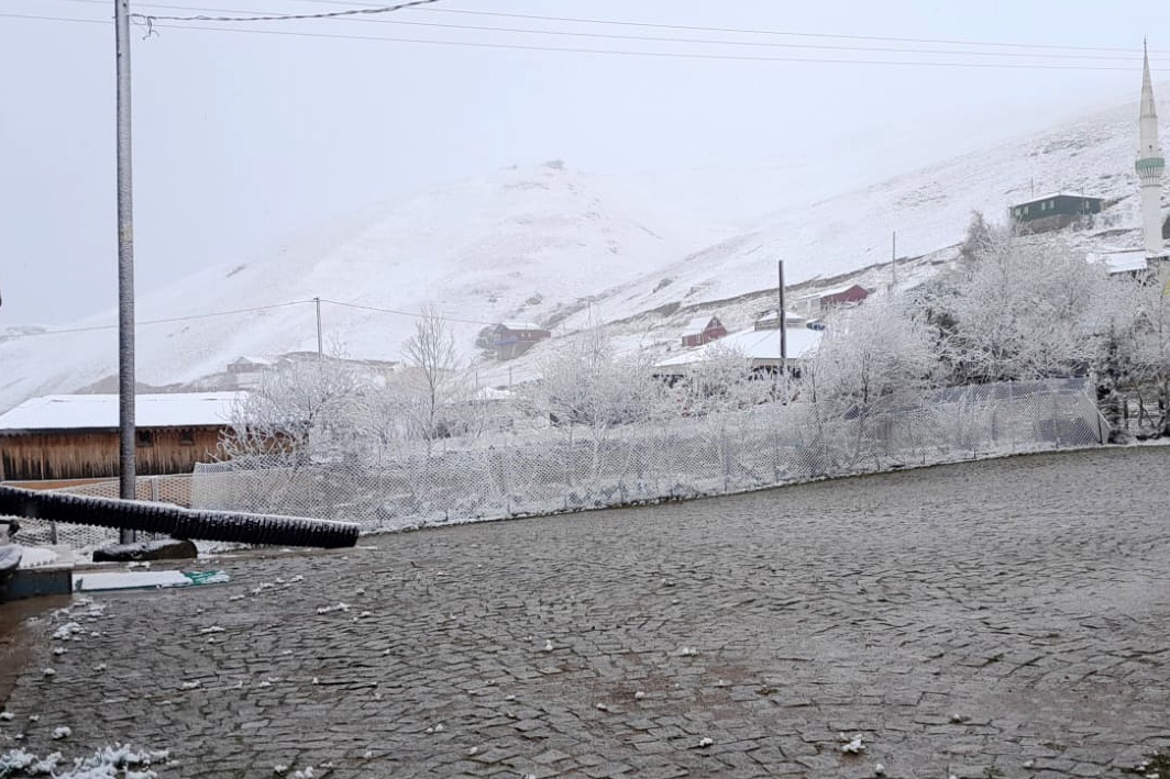 Gümüşhane’nin yükseklerinde kar yağışı 4