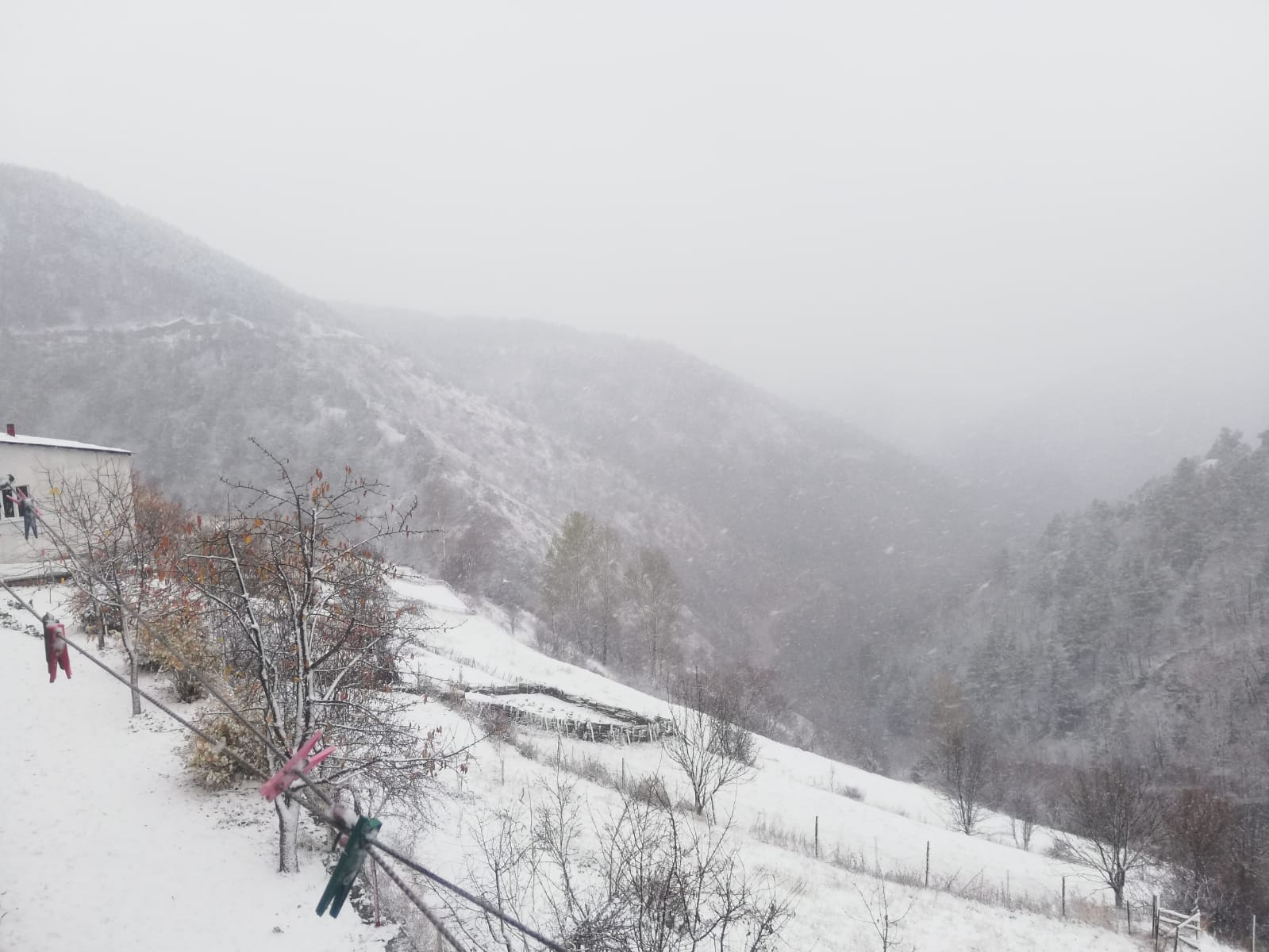 Gümüşhane’nin yükseklerinde kar yağışı başladı 1