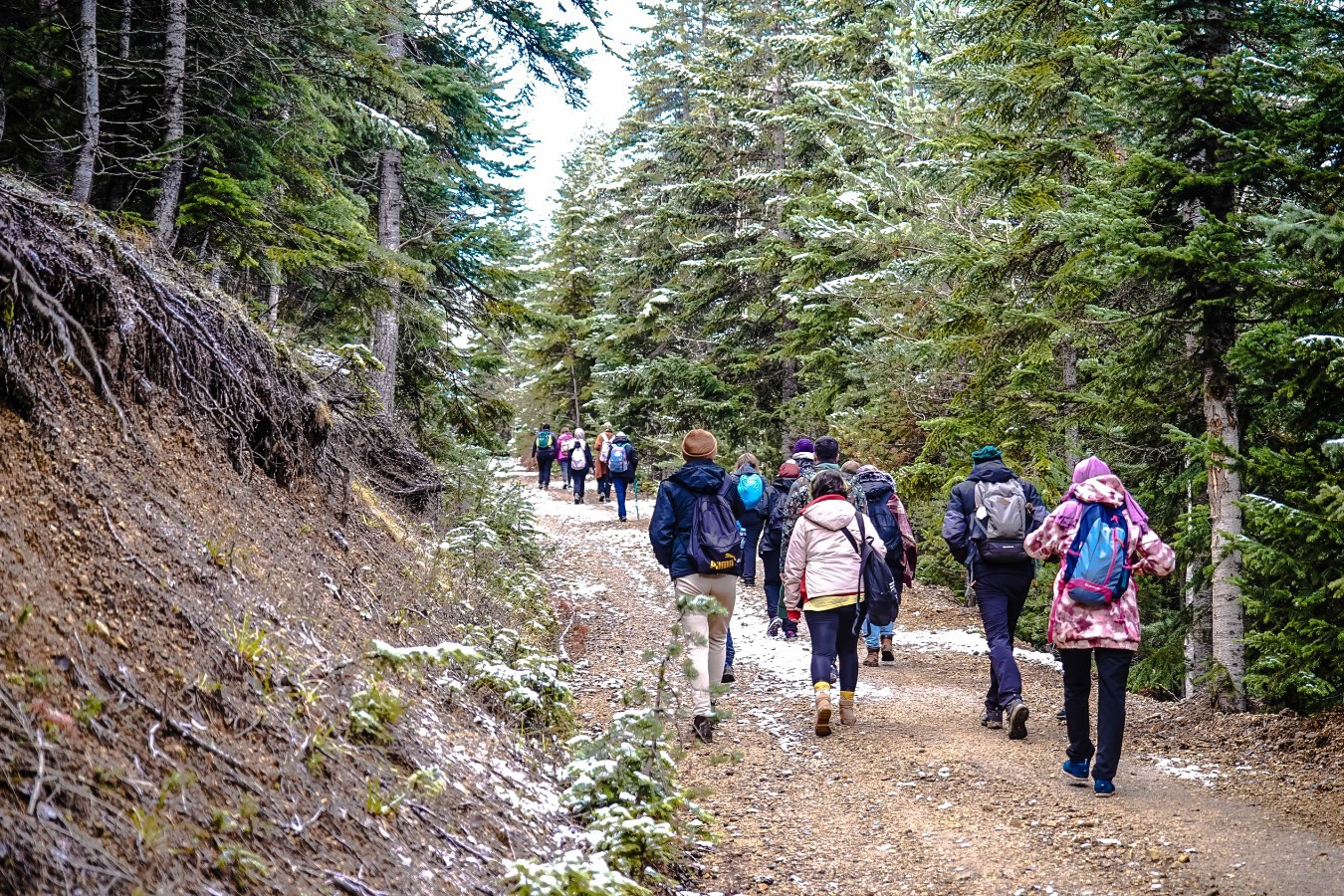 Gümüşhaneli dağcılardan öğretmenlere zirvede sürpriz kutlama 6