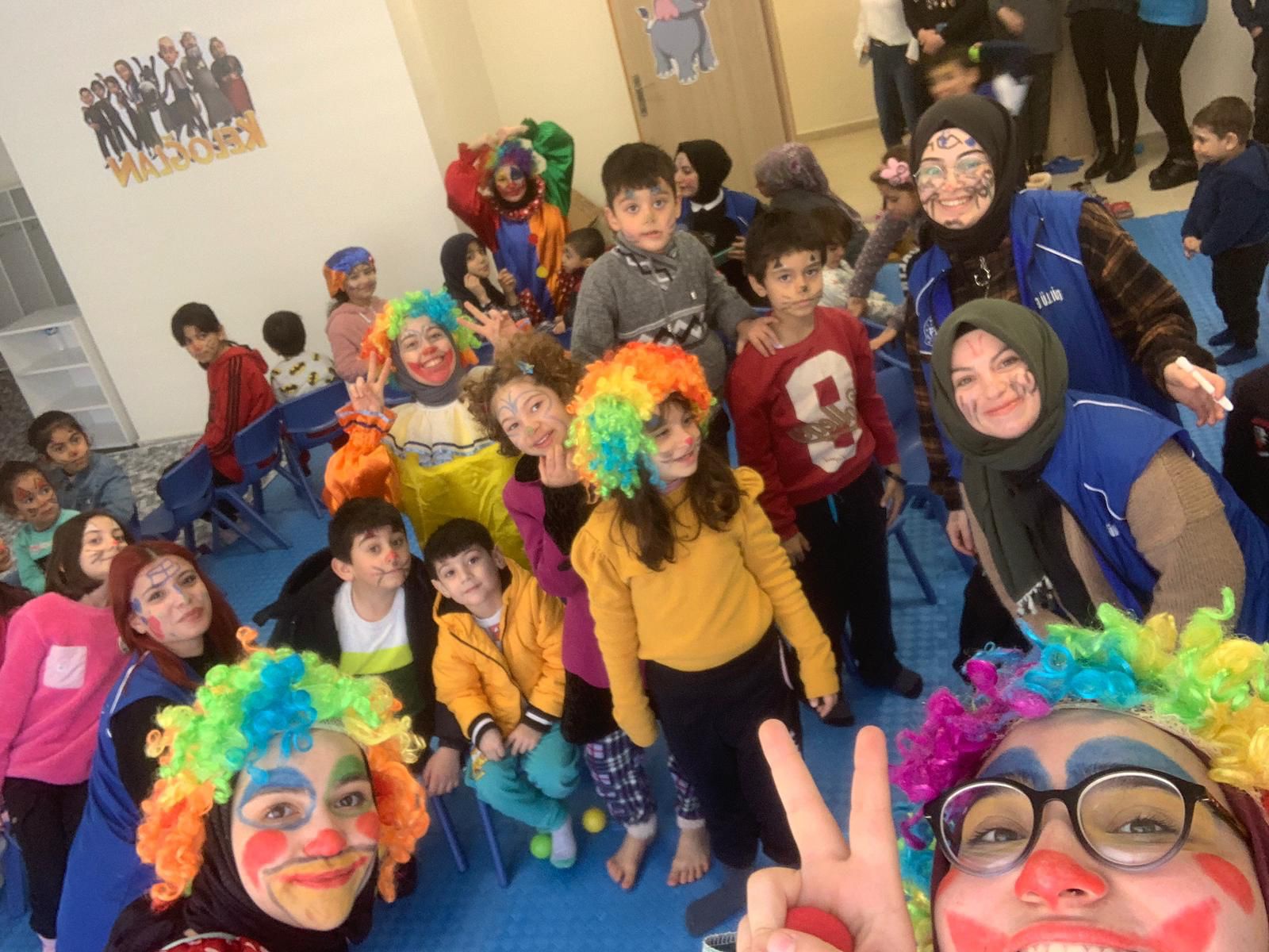 Gençlik Merkezi’nin gönüllü gençleri depremzede çocukları unutmadı 10