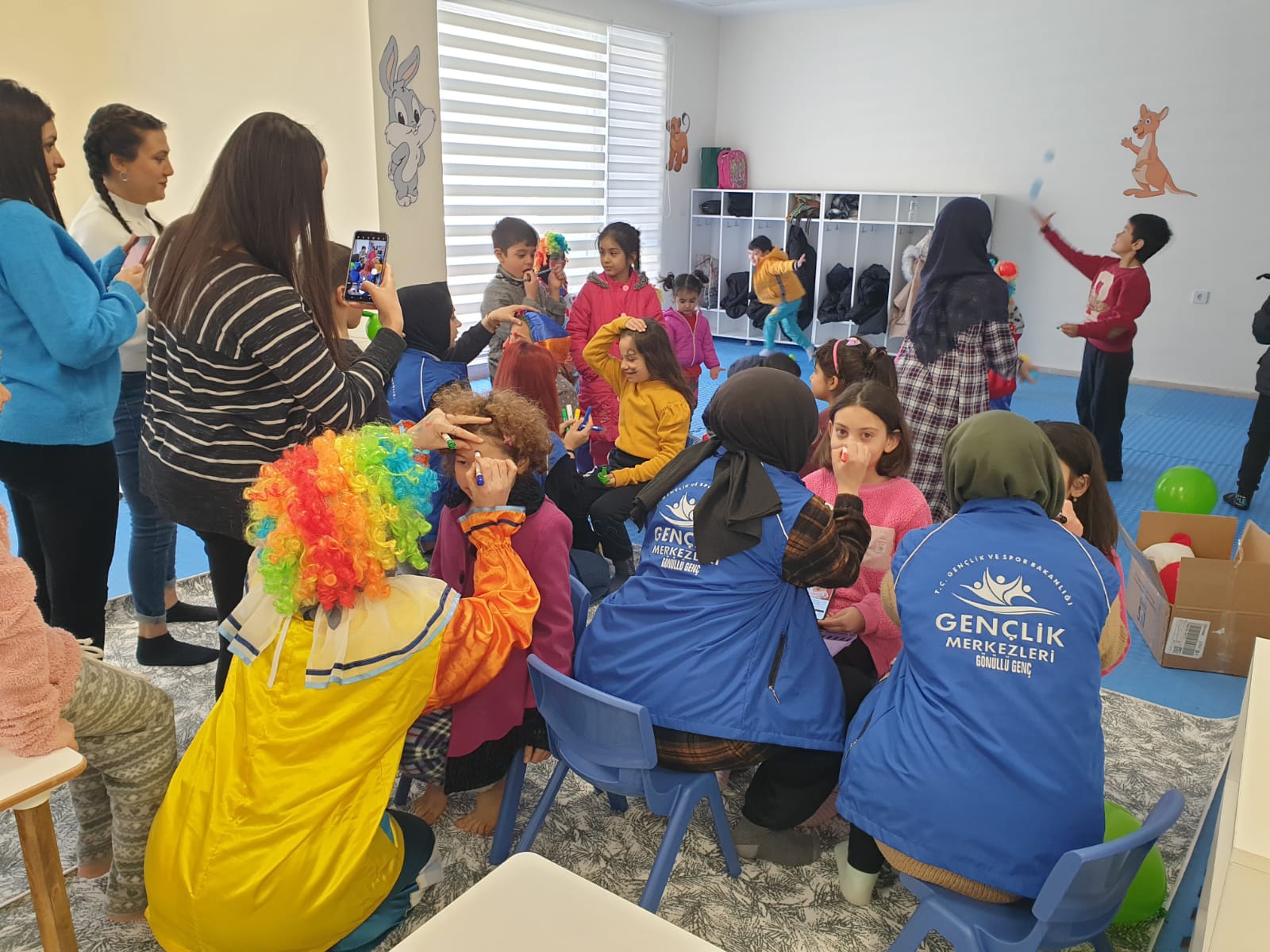 Gençlik Merkezi’nin gönüllü gençleri depremzede çocukları unutmadı 4