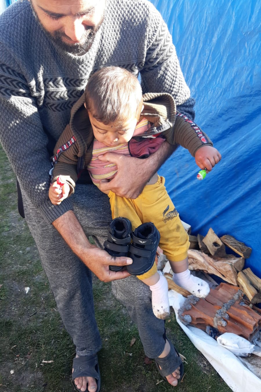 Sağlık çalışanları depremzede çocukları sevindirdi 9