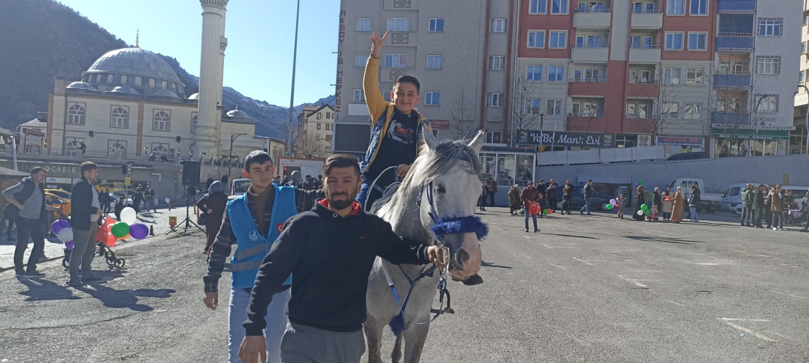 Balonlar Yunus Emre için uçuruldu 19