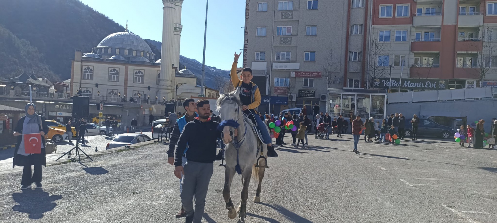 Balonlar Yunus Emre için uçuruldu 11