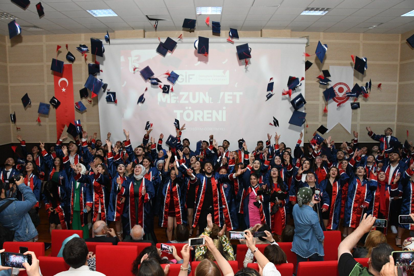 İletişim Fakültesinde mezuniyet coşkusu 3