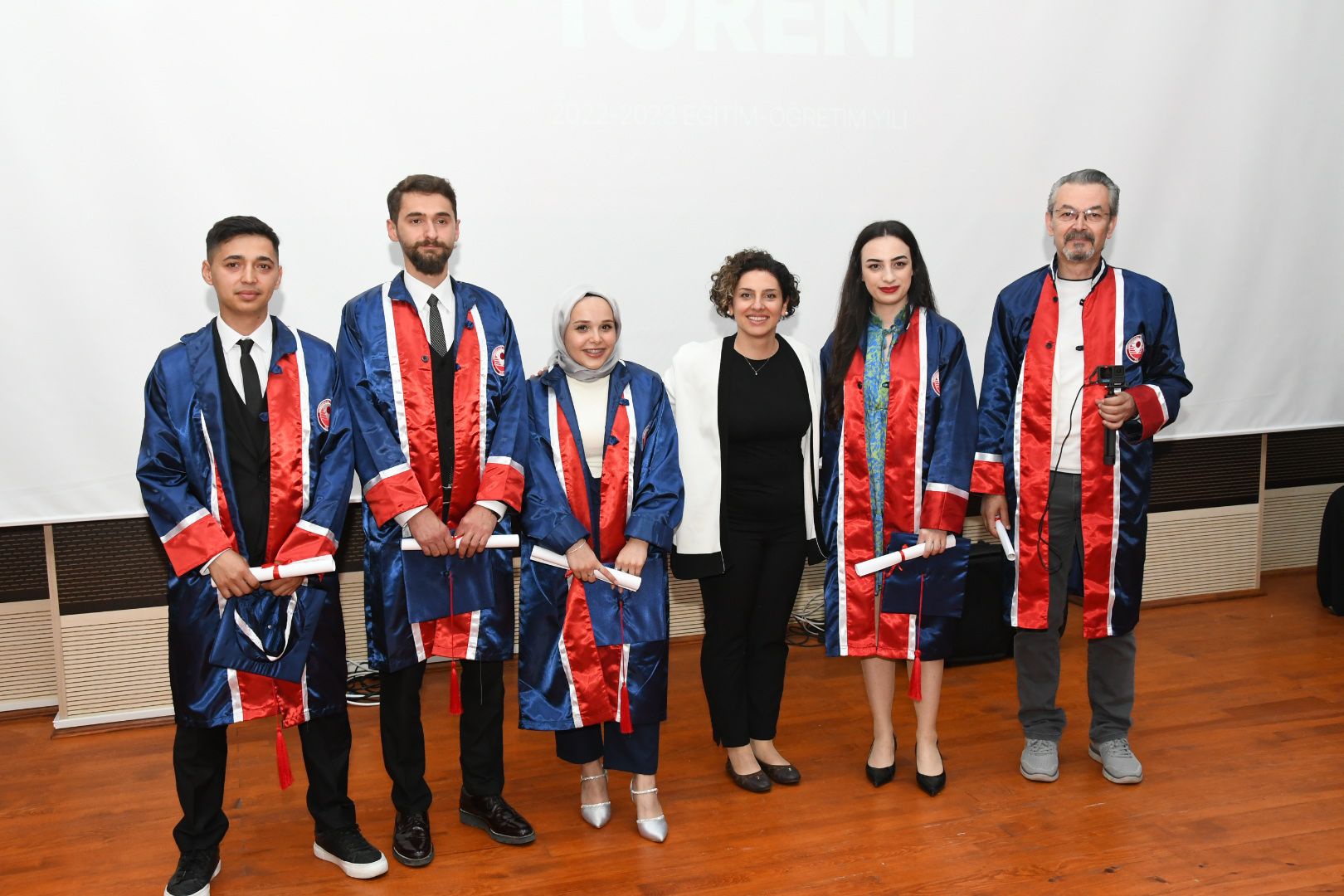 İletişim Fakültesinde mezuniyet coşkusu 12