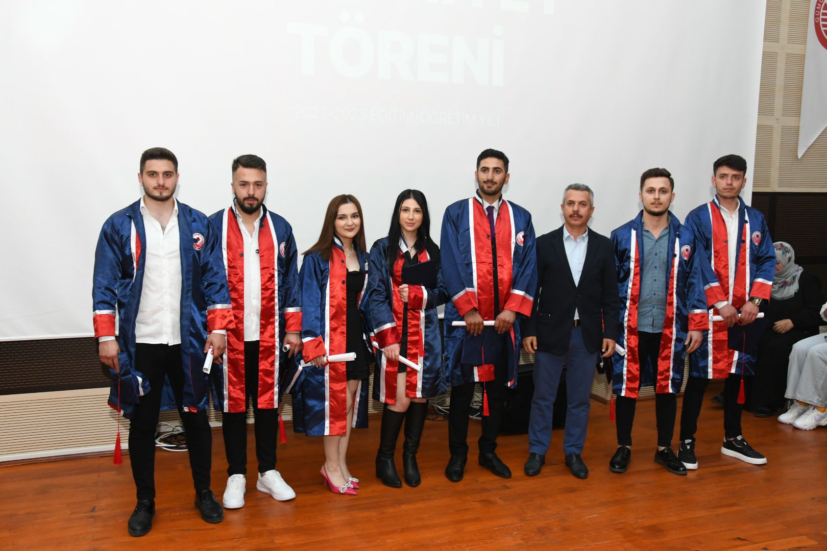 İletişim Fakültesinde mezuniyet coşkusu 6