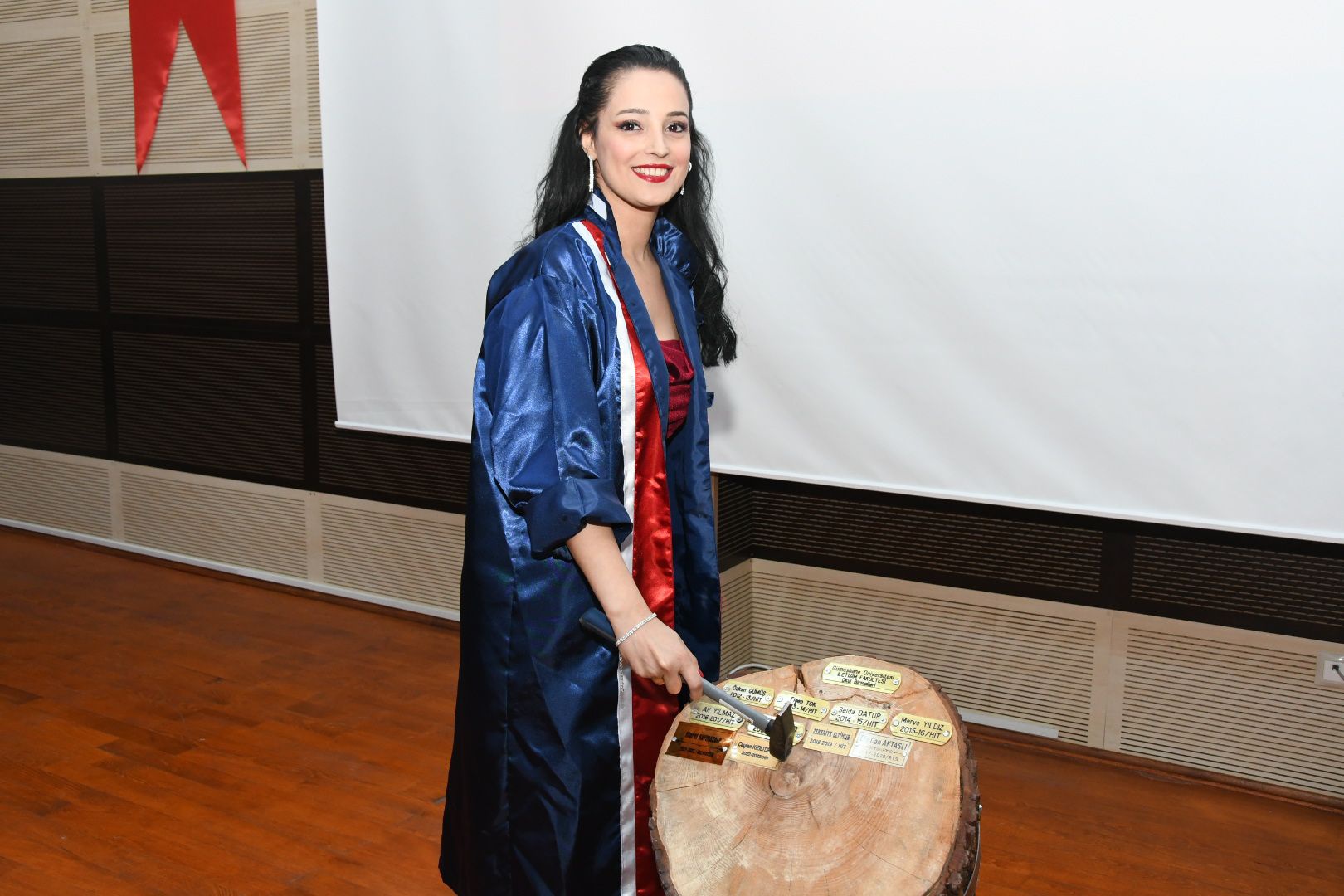 İletişim Fakültesinde mezuniyet coşkusu 27