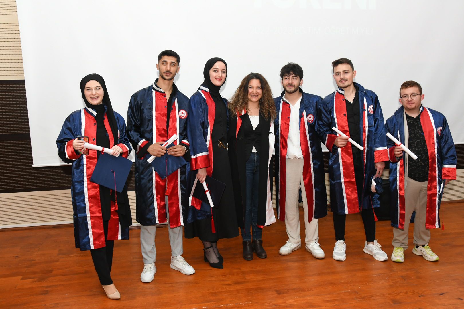 İletişim Fakültesinde mezuniyet coşkusu 17