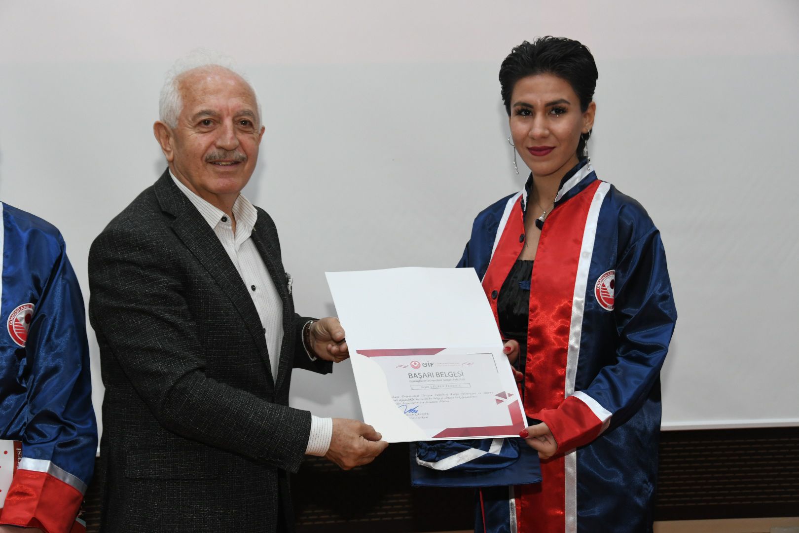 İletişim Fakültesinde mezuniyet coşkusu 9