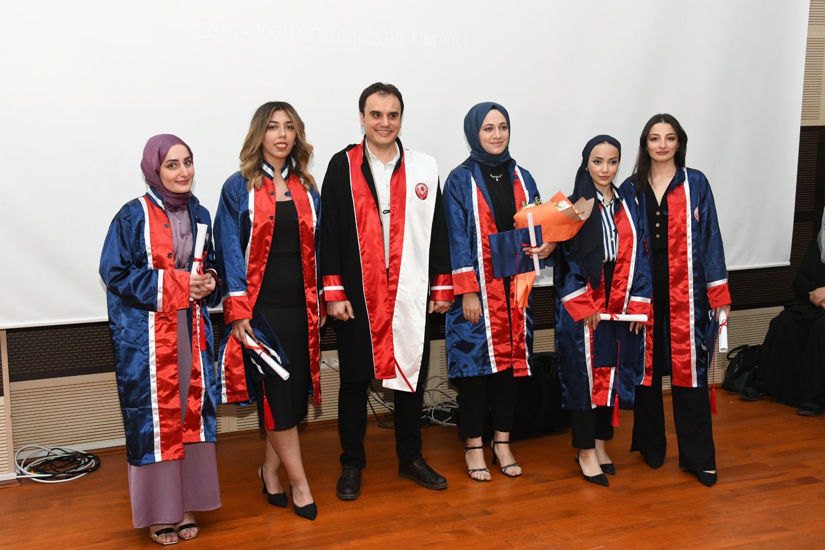 İletişim Fakültesinde mezuniyet coşkusu 30