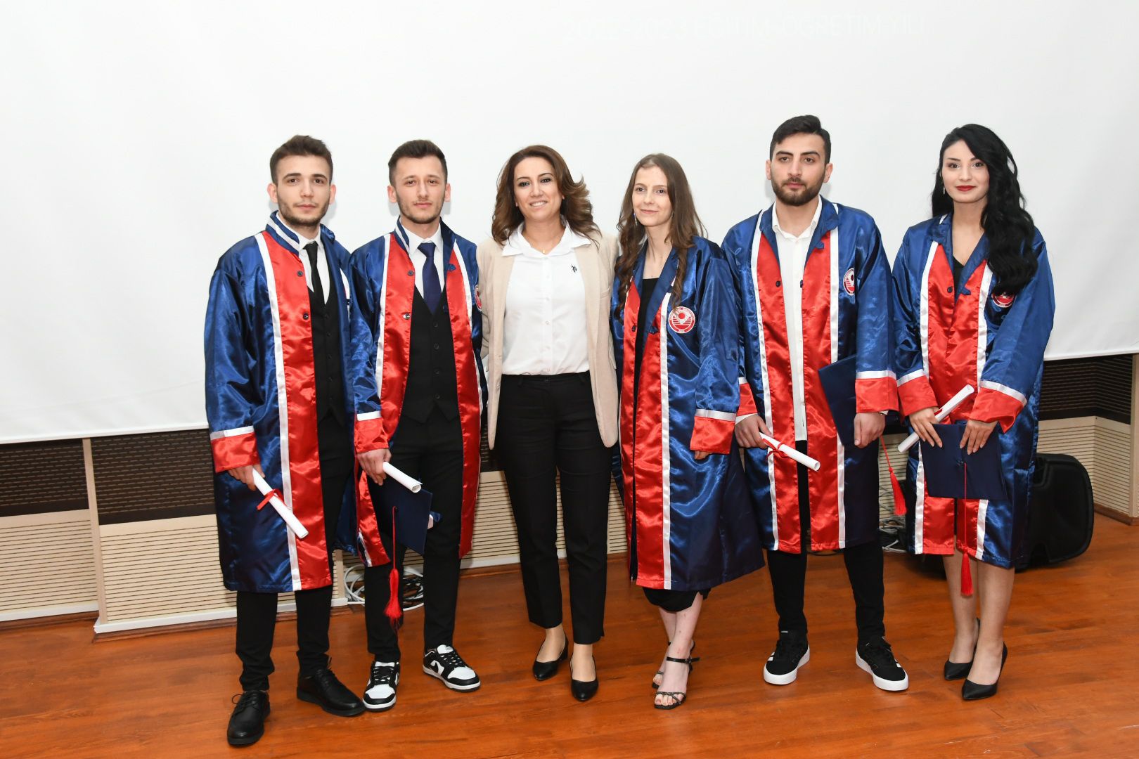 İletişim Fakültesinde mezuniyet coşkusu 24