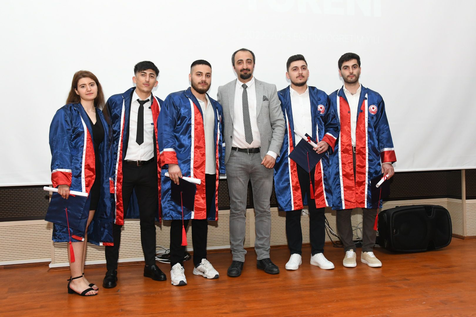 İletişim Fakültesinde mezuniyet coşkusu 23