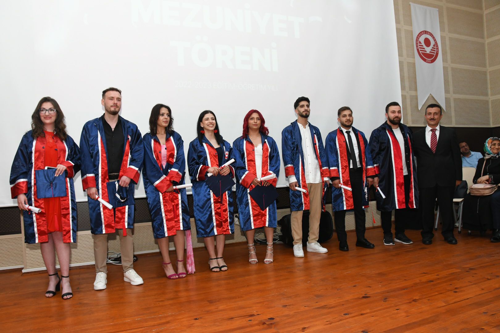 İletişim Fakültesinde mezuniyet coşkusu 21
