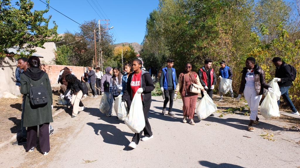 Kale köyünde temizlik seferberliği 24