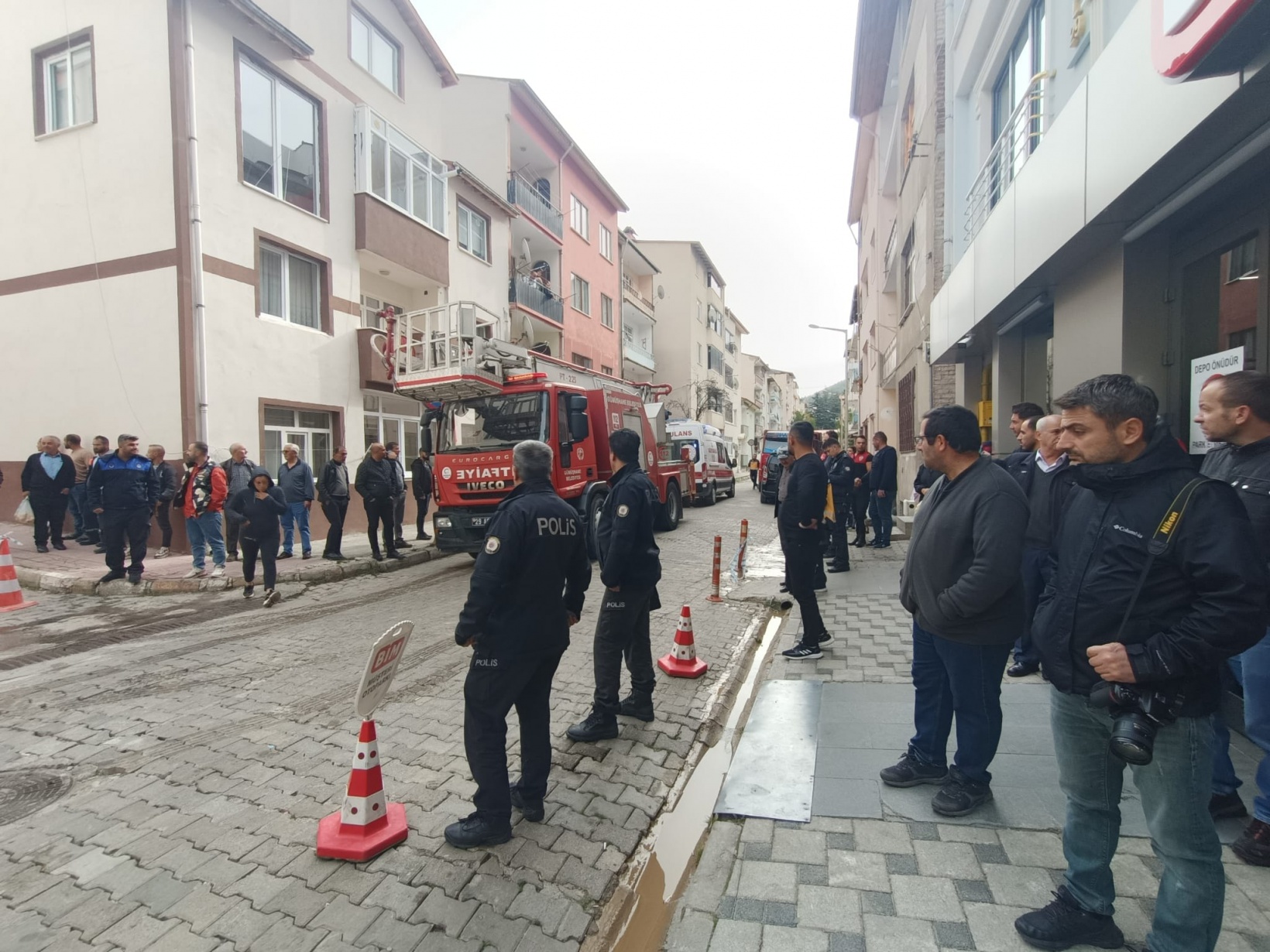 Çakmakla oynayan çocuk az kalsın felakete sebep oluyordu 9