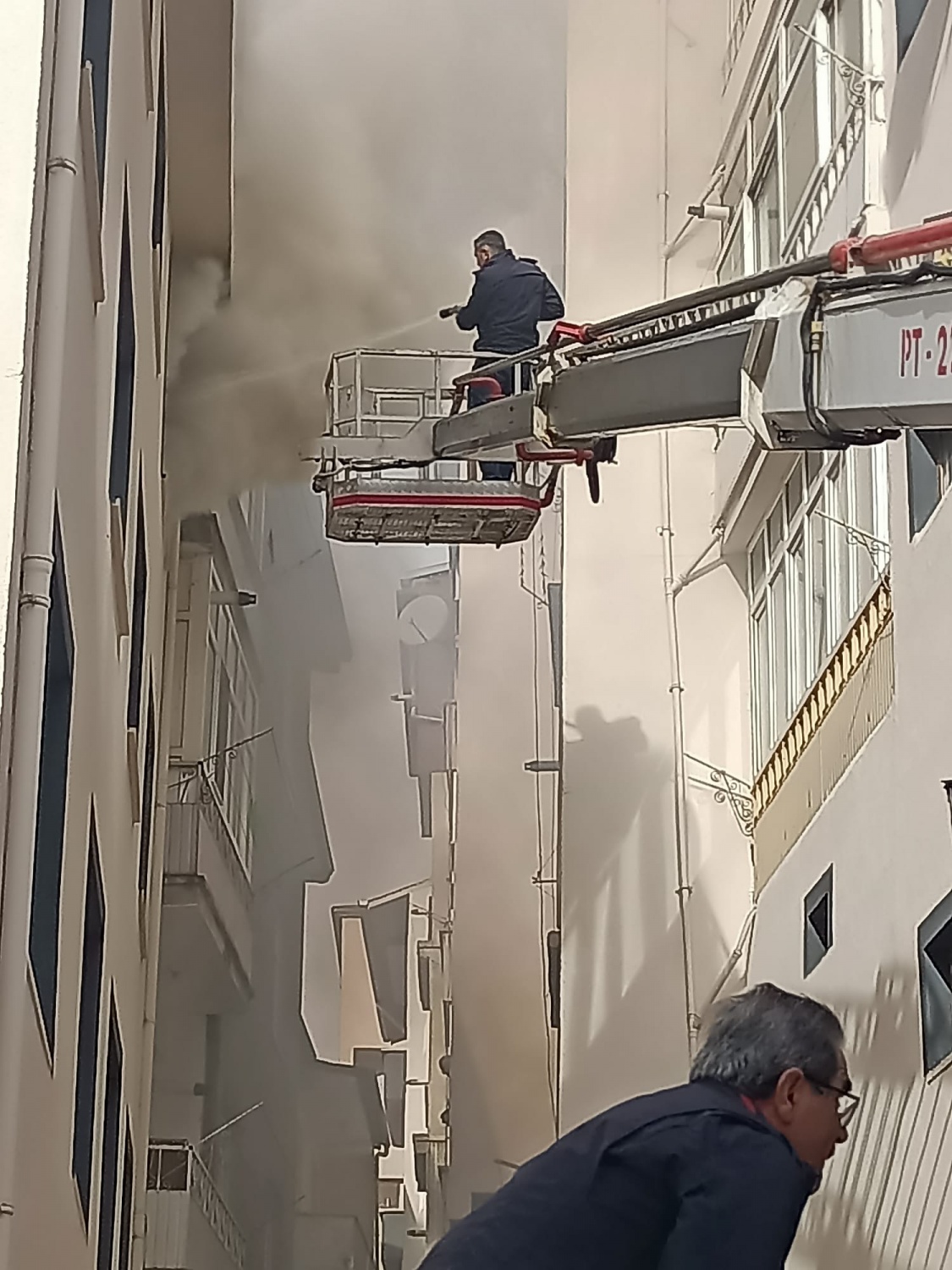 Çakmakla oynayan çocuk az kalsın felakete sebep oluyordu 8