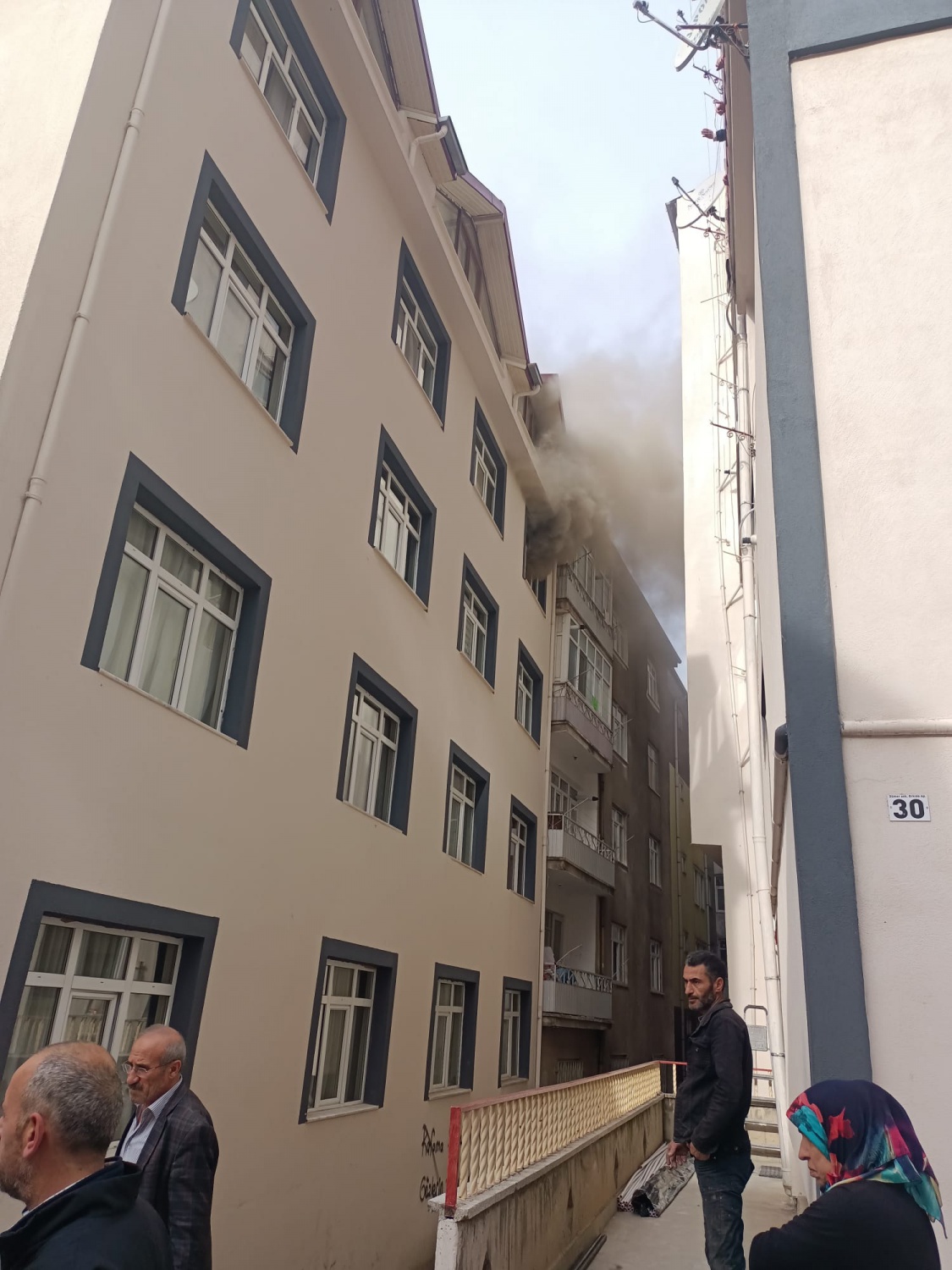 Çakmakla oynayan çocuk az kalsın felakete sebep oluyordu 4