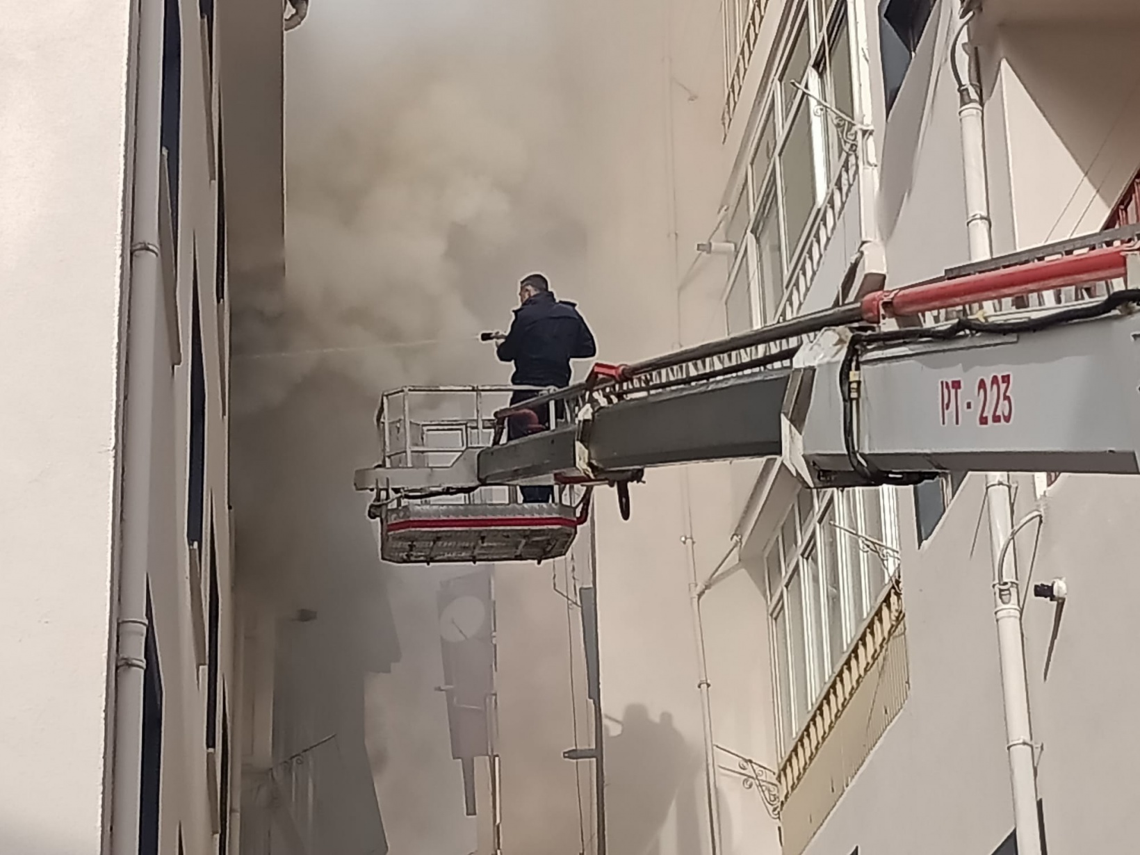 Çakmakla oynayan çocuk az kalsın felakete sebep oluyordu 10