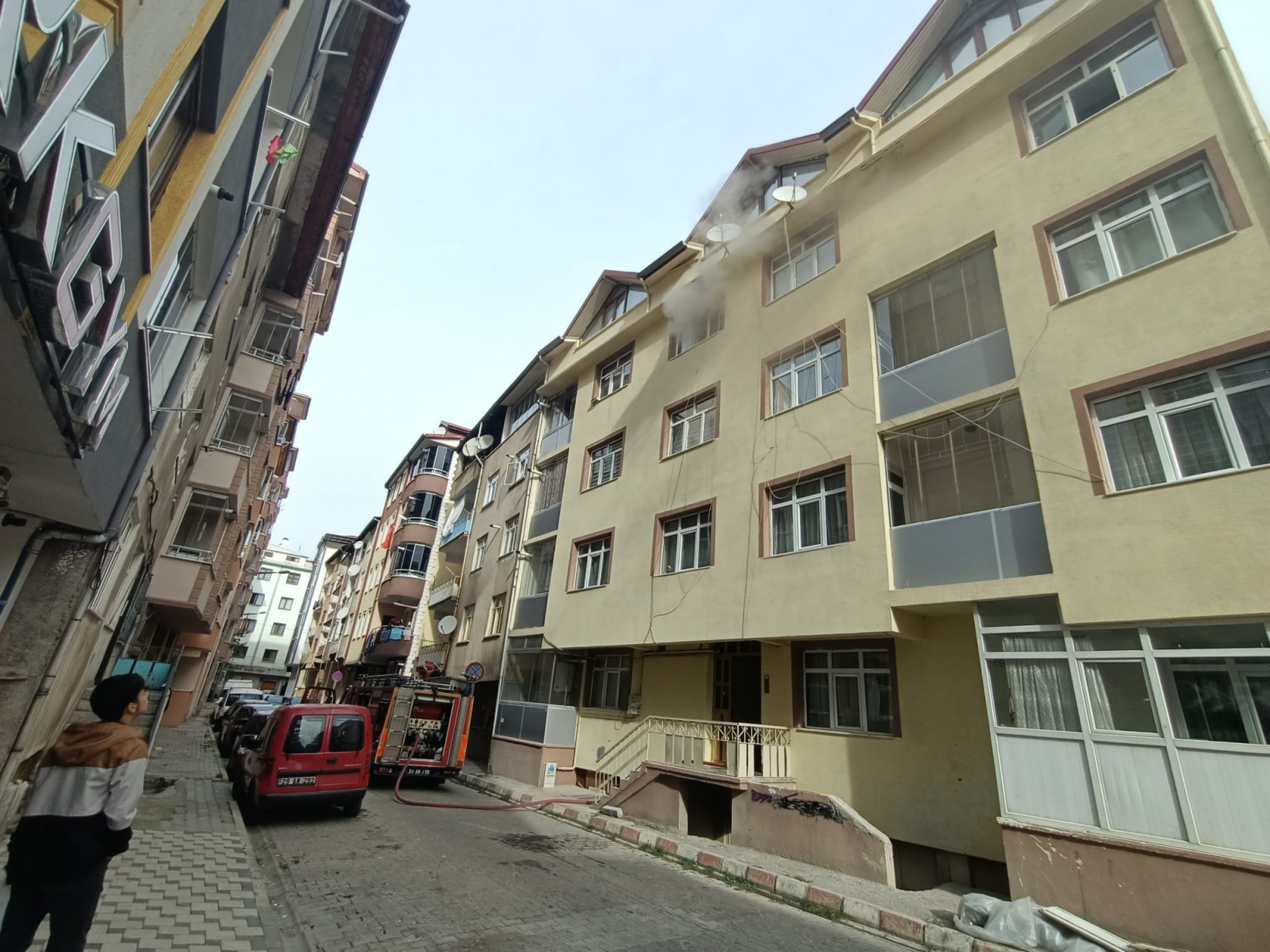 Çakmakla oynayan çocuk az kalsın felakete sebep oluyordu 11