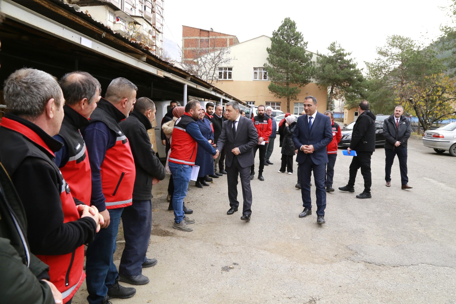Gümüşhane’de arıcılara bin 320 adet polen tuzaklı kovan altlığı dağıtıldı 8
