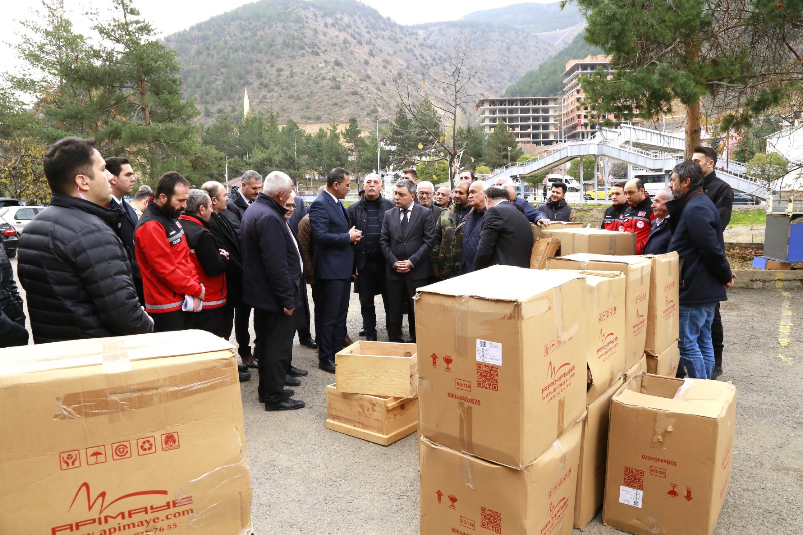 Gümüşhane’de arıcılara bin 320 adet polen tuzaklı kovan altlığı dağıtıldı 5