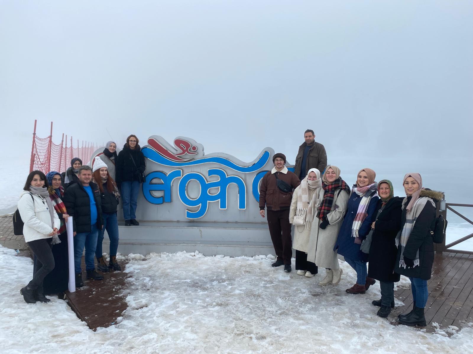 Kelkit Türk Eğitim Sen Ailesi Ergan Dağı'nda çocuklar gibi eğlendi 2