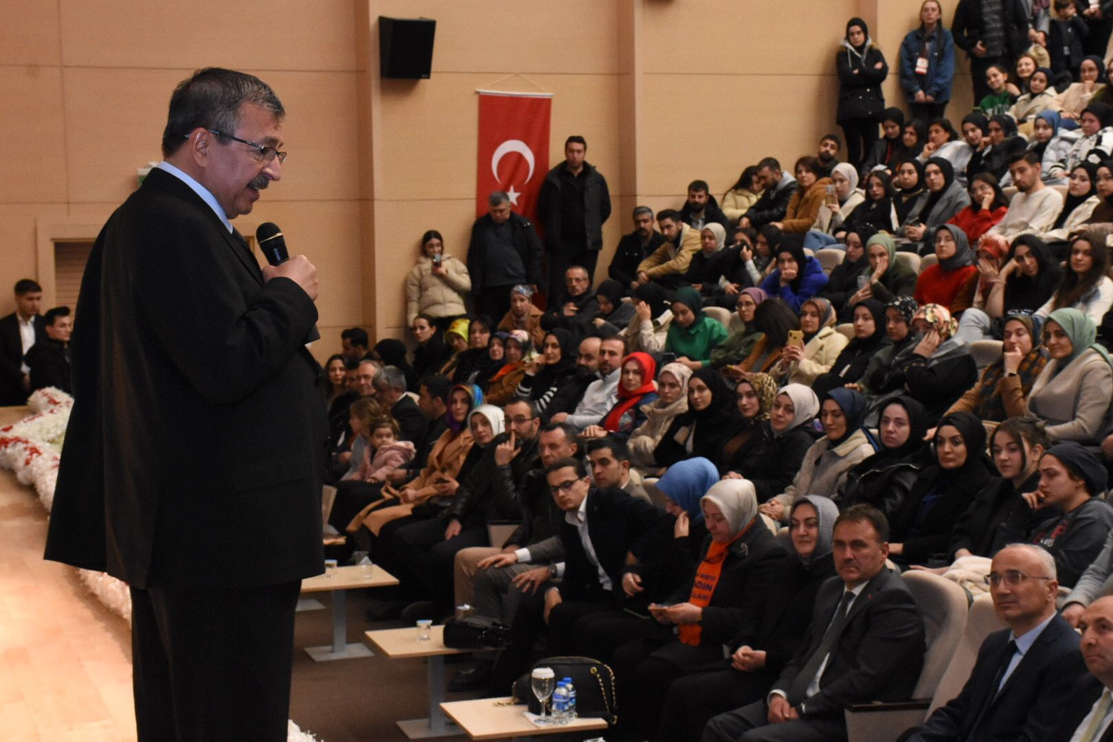 Hayati İnanç’tan “Can veren pervaneler” söyleşisi 13