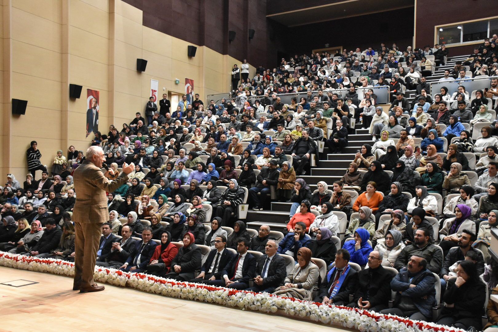 Ünlü şair Nurullah Genç, Gümüşhanelilerle buluştu 21