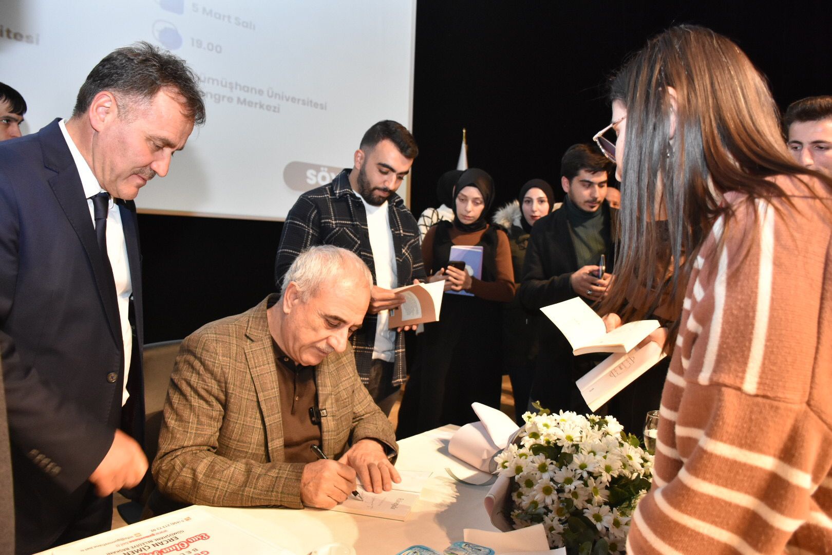 Ünlü şair Nurullah Genç, Gümüşhanelilerle buluştu 22